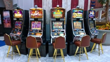 live toto88 platform dashboard showing live-dealer tables, sportsbook, and esports markets