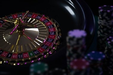 Live dealer at blackjack table in HD studio at live toto88